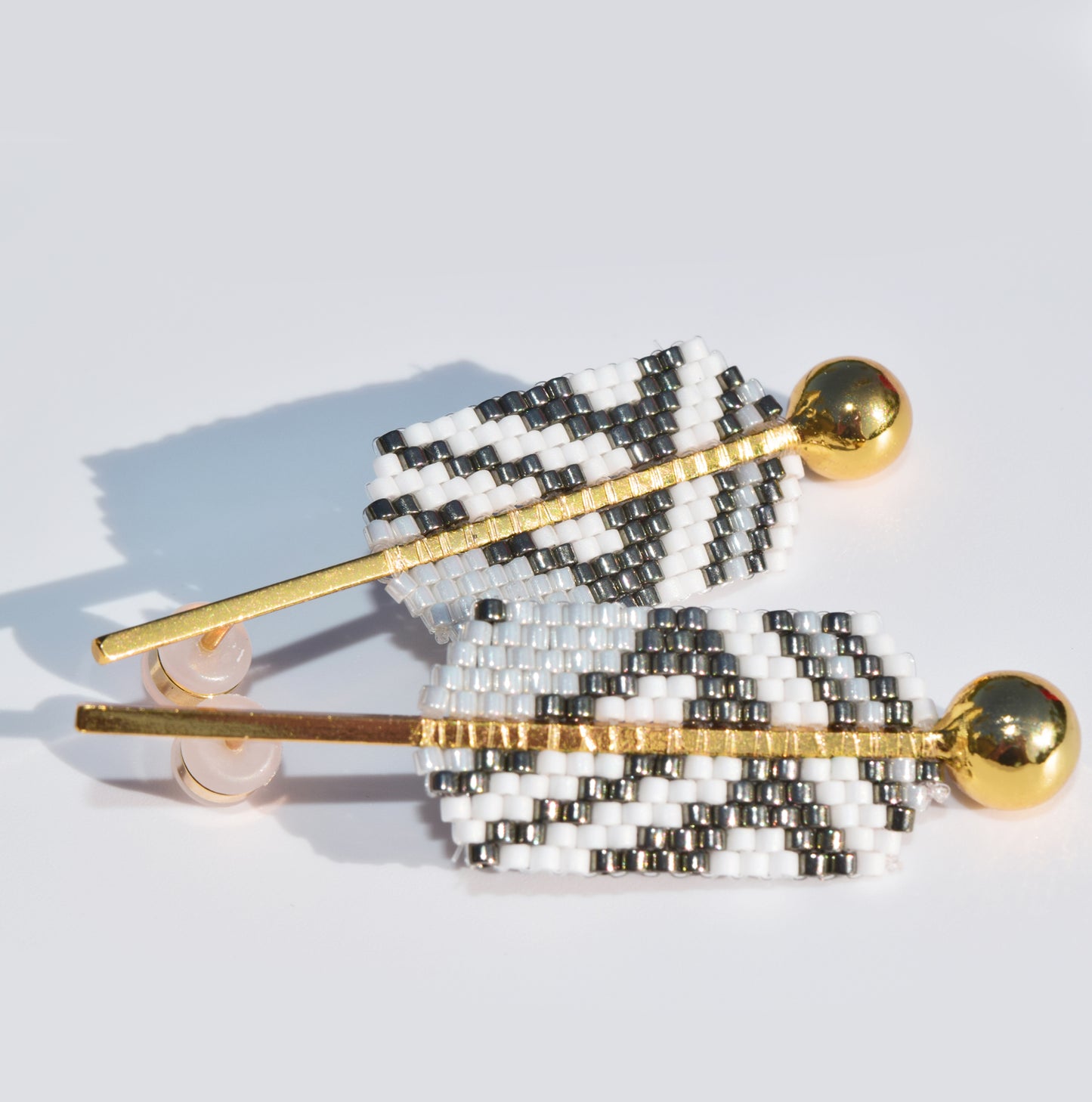NORTON EARRINGS IN WHITE AND GUNMETAL COLORS