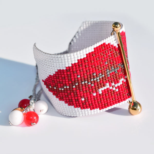 LIPS BRACELET IN WHITE AND RED