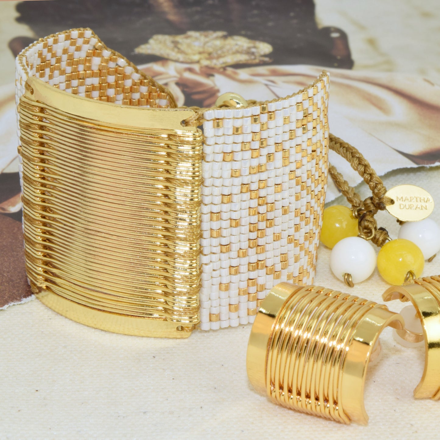 ABACO BRACELET IN WHITE PEARL AND GOLD