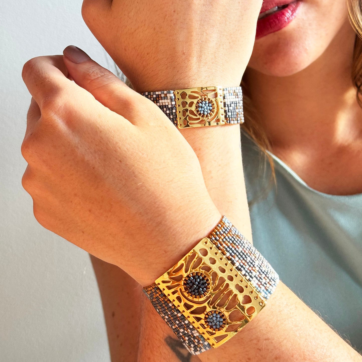 BUTTERFLY BRACELET IN GOLD AND MIDNIGHT BLUE