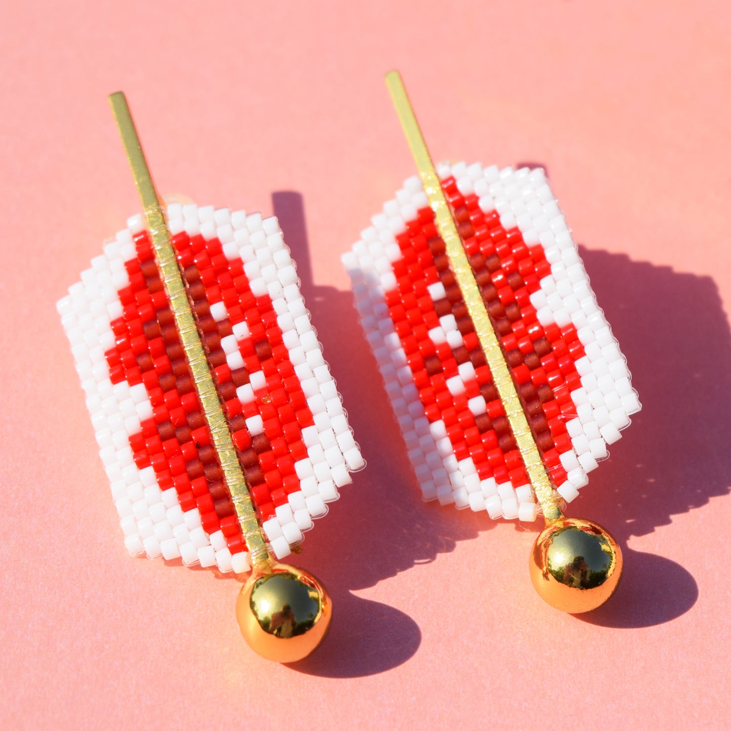 LIPS EARRINGS IN WHITE AND RED COLORS