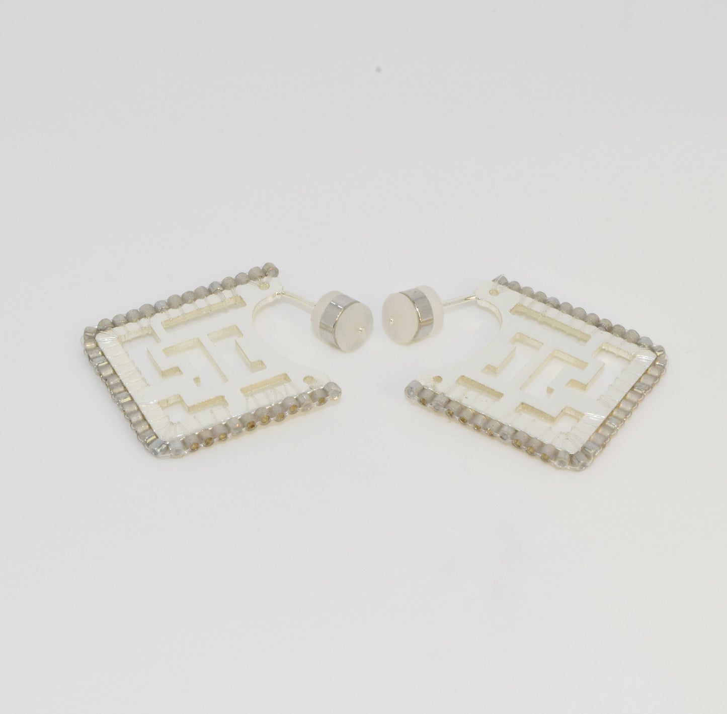 RHODOS EARRINGS IN SILVER AND NEUTRAL COLORS