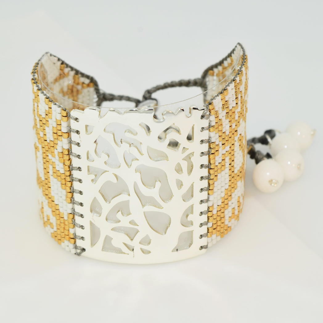OCEANTREE BRACELET IN GOLD AND WHITE PEARL COLORS